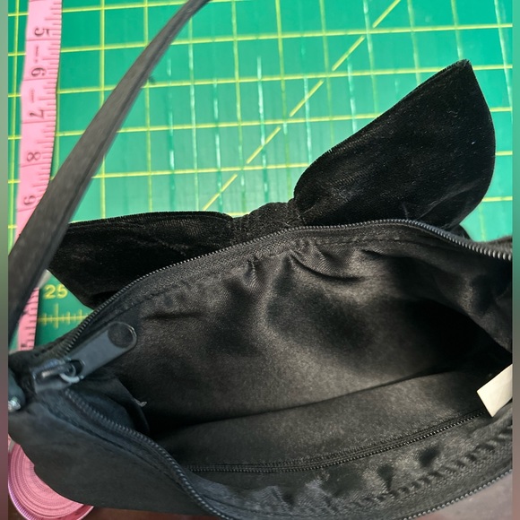 Cute little black evening bag with velvet bow - Picture 5 of 5